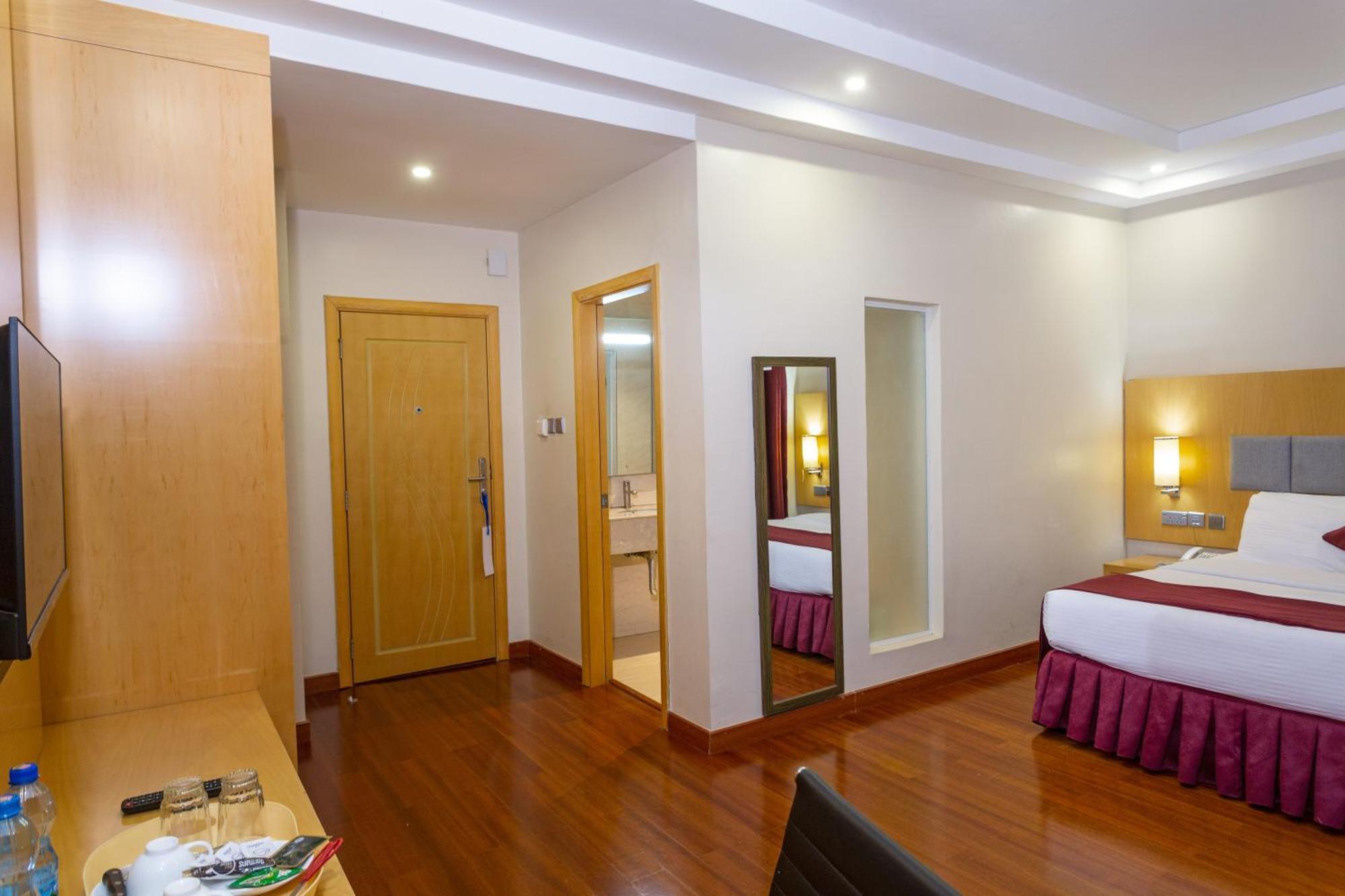 Three Steers Hotel Meru Zewnętrze zdjęcie