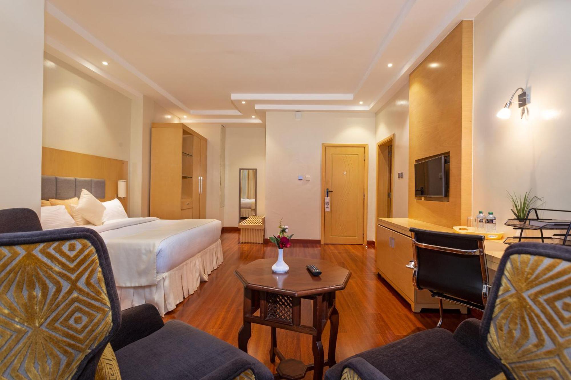 Three Steers Hotel Meru Zewnętrze zdjęcie